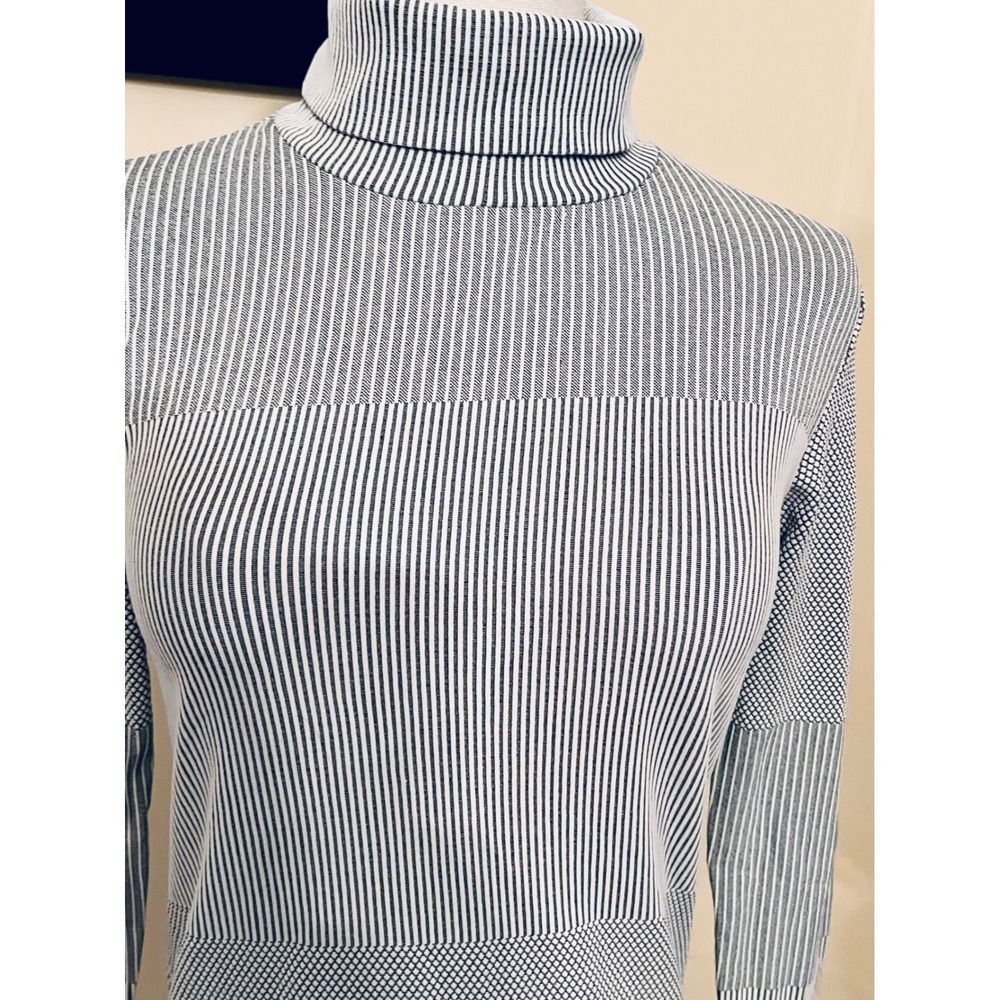 Athleta Flurry Base Layer Turtleneck Striped Seamless Long Sleeve Top‎ Small - Picture 5 of 7